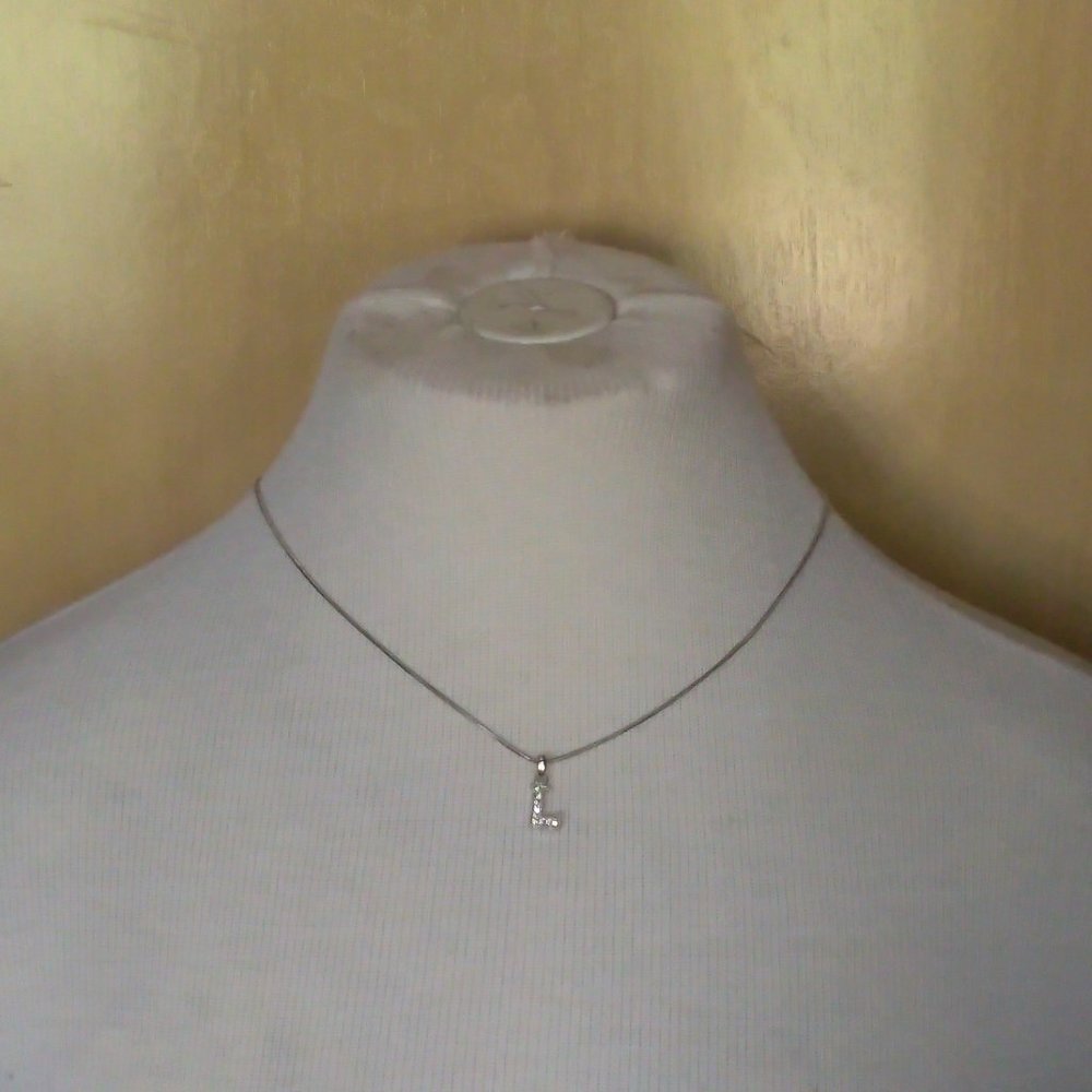 Necklace with letter "L" pendant - Picture 2 of 5